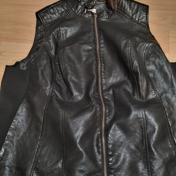 Leather Vest - Picture 2 of 2